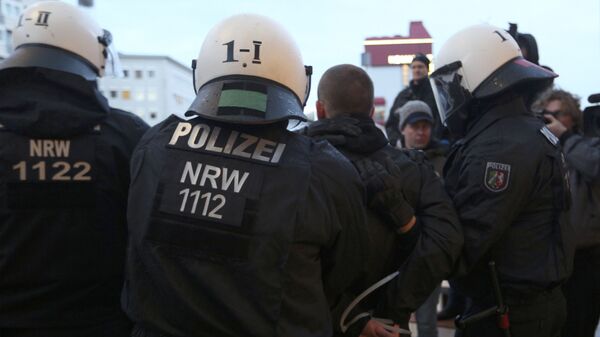 Полиция Кельна применила водяные пушки для разгона активистов Pegida