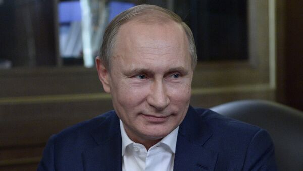 Президент РФ В. Путин. Архивное фото