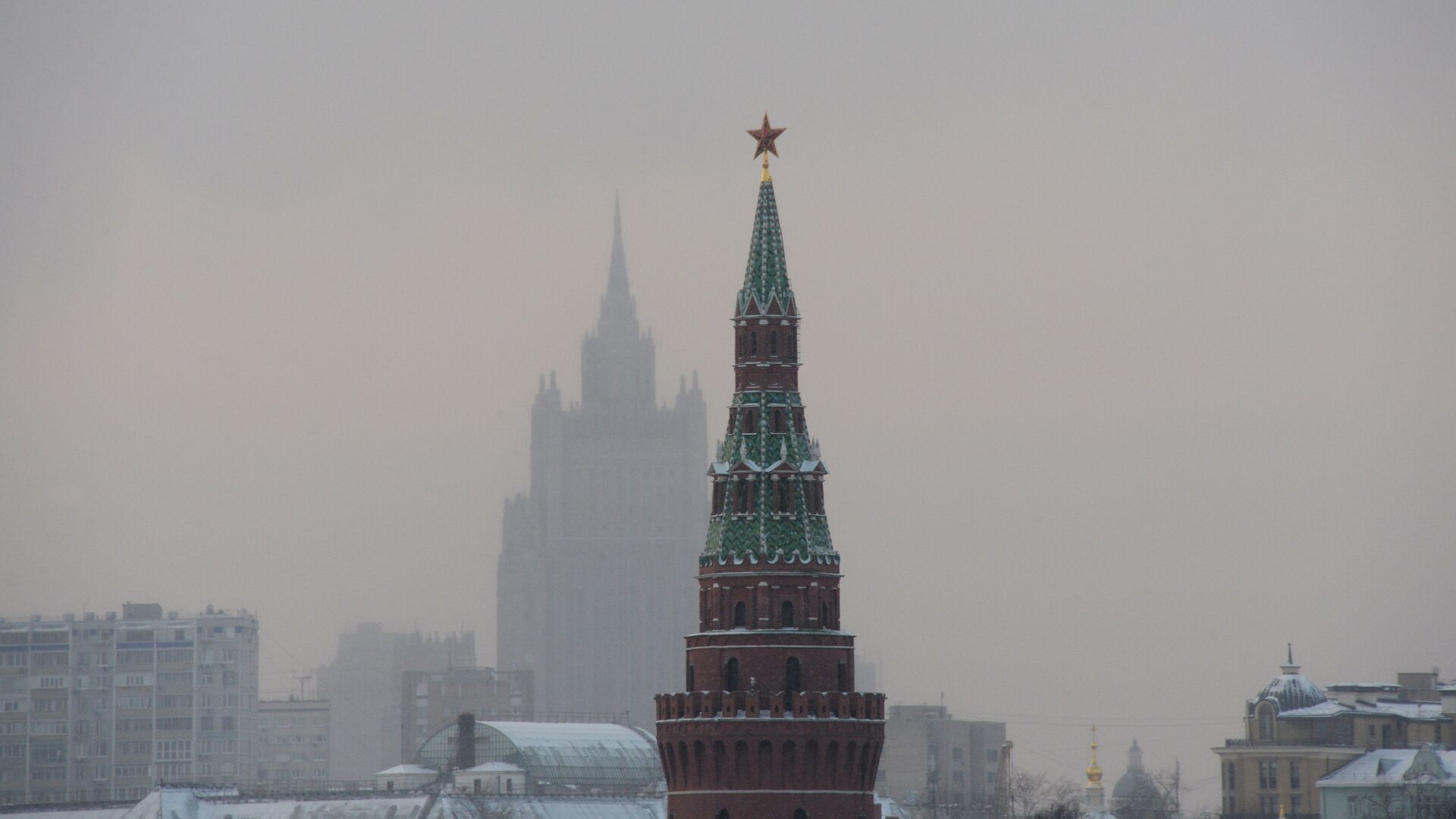 Водовзводная башня Московского Кремля и высотное здание МИД России - РИА Новости, 1920, 17.02.2022