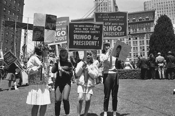 Фанаты Участника группы The Beatles Ринго Старра. Сан-Франциско, 1964