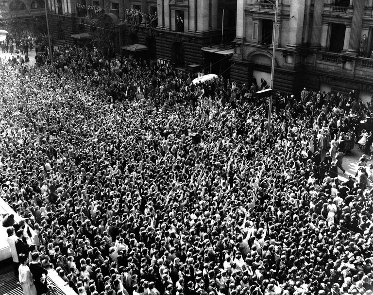 Поклонники группы The Beatles в Мельбурне. 1964 год