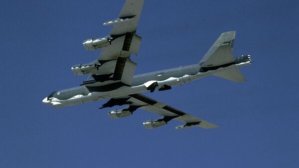 Американский стратегический бомбардировщик B-52. Архивное Фото.