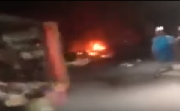 Взрыв автомобиля возле торгового центра Багдаде. ВИДЕО