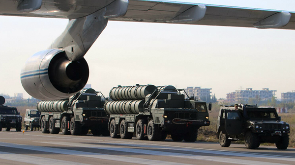 Зенитно-ракетные комплексы С-400 на российской авиабазе Хмеймим, Сирия. Архивное фото