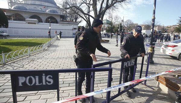 Полиция на месте взрыва в Стамбуле