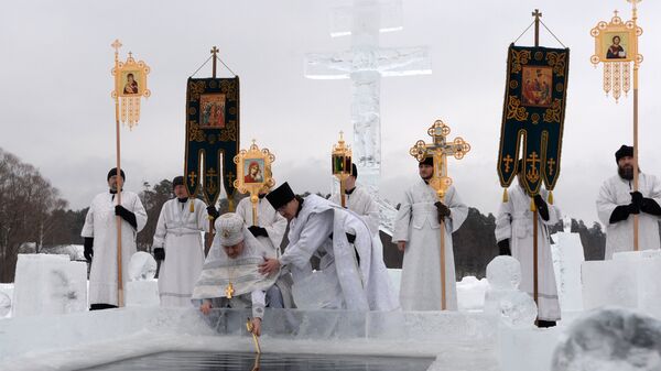 Освящение воды в крещенской купели Раифского Богородицкого мужского монастыря