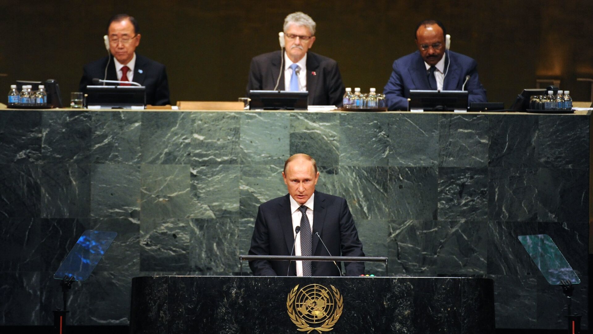 Президент России Владимир Путин во время выступления на пленарном заседании 70-й сессии Генеральной Ассамблеи ООН в Нью-Йорке - РИА Новости, 1920, 22.09.2020