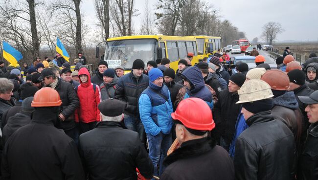 Шахтеры перекрыли трассу во Львовской области