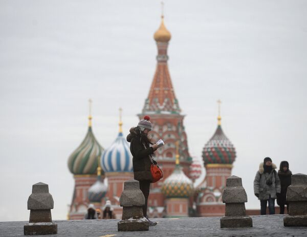 Туристы на Красной площади в Москве Туристы на Красной площади в Москве