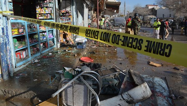 На месте взрыва в городе Кветта, Пакистан. 13 января 2016