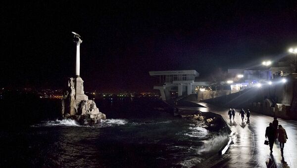 Памятник затопленным кораблям. Севастополь, Крым. Архивное фото