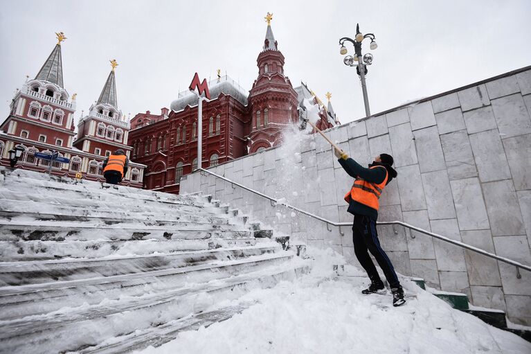 Уборка снега в Москве