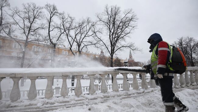 Снег в Москве. Архивное фото