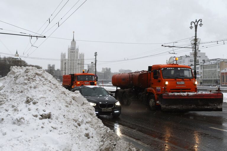 Уборка снега в Москве