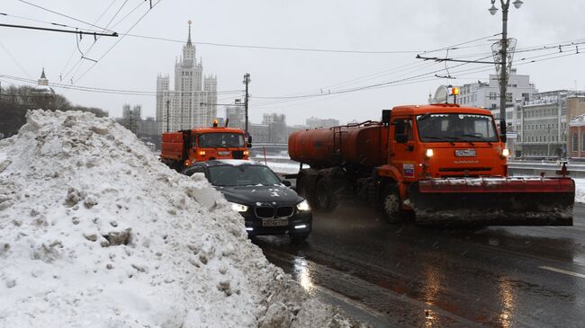 Уборка снега в Москве