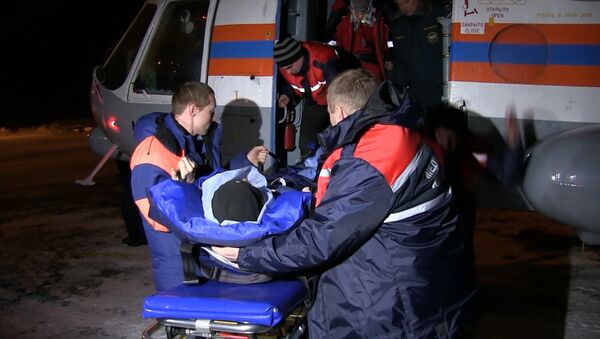 Спасатели на Ми-8 забрали с базы геологов пострадавшего на перевале Дятлова