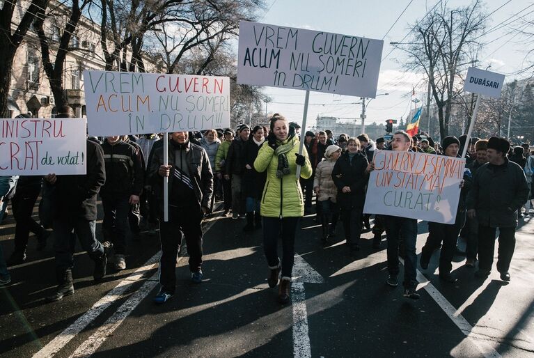 Протестующие на одной из улиц Кишинева