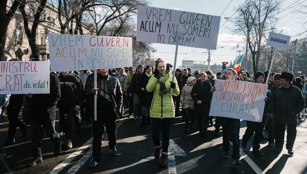 Протестующие на одной из улиц Кишинева. Архивное фото