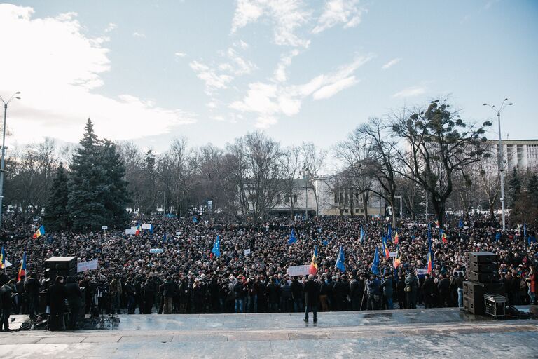 Протестующие у резиденции президента Молдавии Николая Тимофти