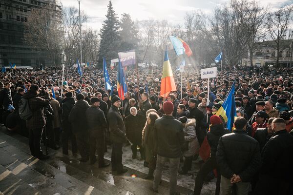 Протестующие у резиденции президента Молдавии Николая Тимофти