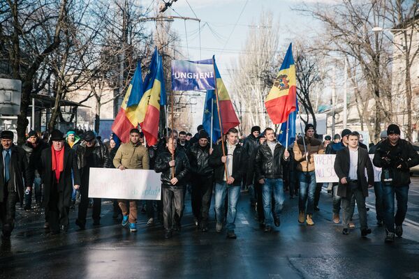 Протестующие на одной из улиц Кишинева