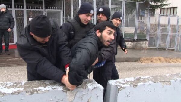 Полиция Анкары пресекла антиправительственную акцию. Кадры задержания