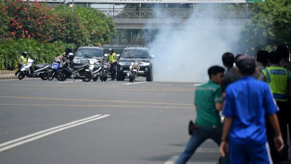 Полиция на месте взрыва в Джакарте, 14 января 2016