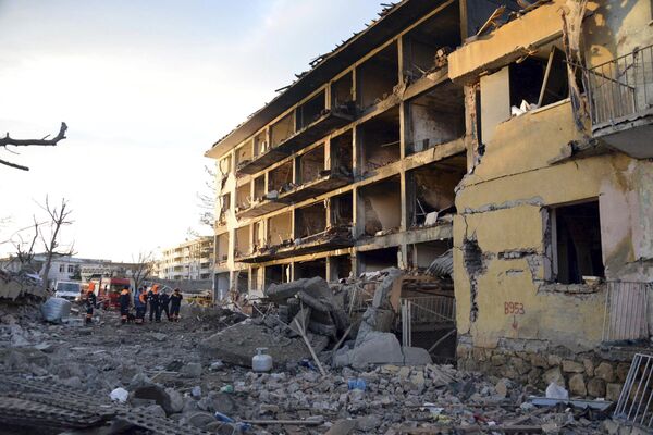 На месте взрыва у здания полиции в Турции