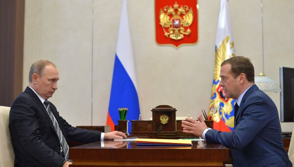 Рабочая втреча президента РФ В. Путина с премьер-министром РФ Д. Медведевым