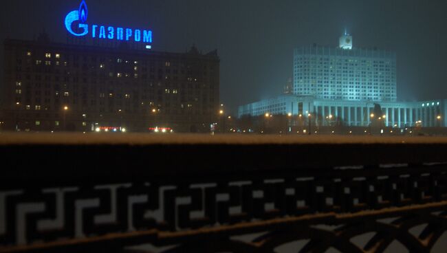 Дом правительства и здание Газпрома на Краснопресненской набережной. Архивное фото