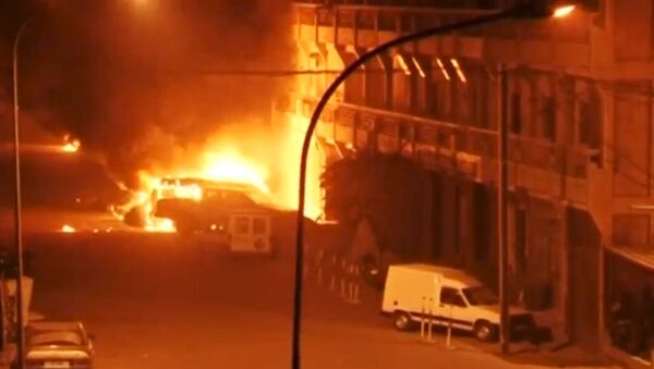 Ситуация возле захваченного террористами отеля в Уагадугу