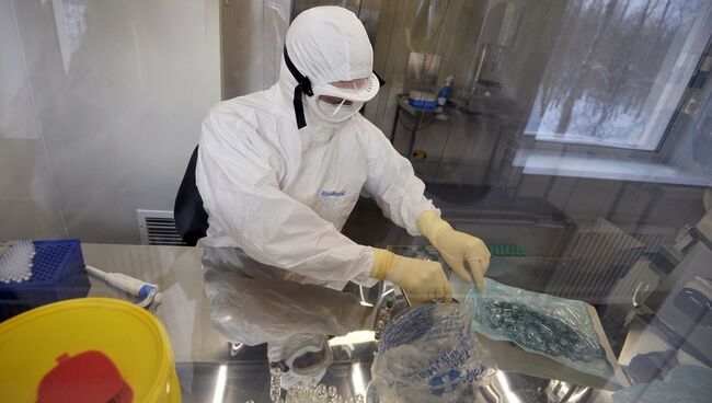 Российские медики разработали вакцину против лихорадки Эбола. Архивное фото