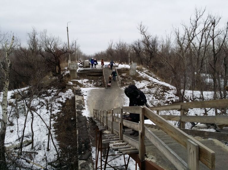 Пункт пропуска линия соприкосновения ЛНР Украина