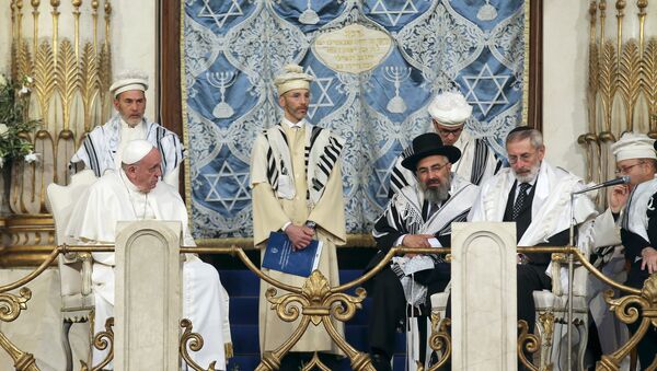 Папа Римский Франциск cовершил визит в синагогу Рима