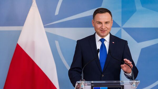 Президент Польши Анджей Дуда обращается к СМИ в штаб-квартире НАТО в Брюсселе