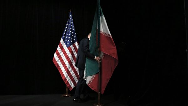 Флаги Сша и Ирана 