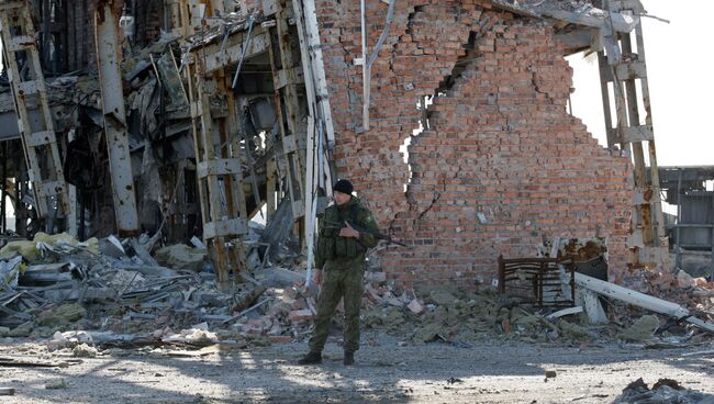 Возобновлены поиски погибших на территории аэропорта Донецка. Архивное фото