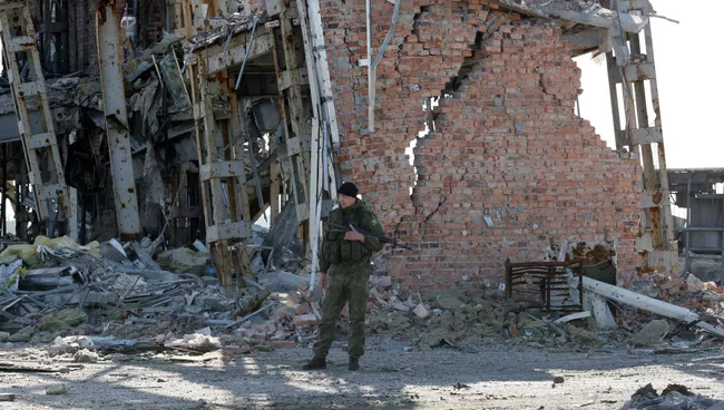 Возобновлены поиски погибших на территории аэропорта Донецка. Архивное фото