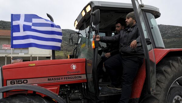 Греческие фермеры во время протестов недалеко от города Лариса. 20 января 2015