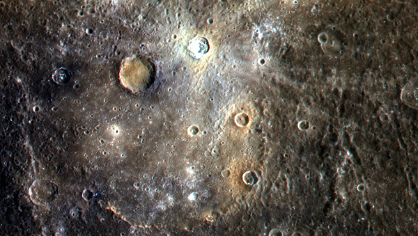Цветное изображение планеты Меркурий. Архивное фото