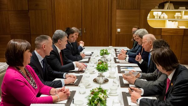 Президент Украины П. Порошенко встретился с вице-президентом США Д. Байденом и госсекретарем США Д. Керри во время встречи в рамках Всемирного экономического форума