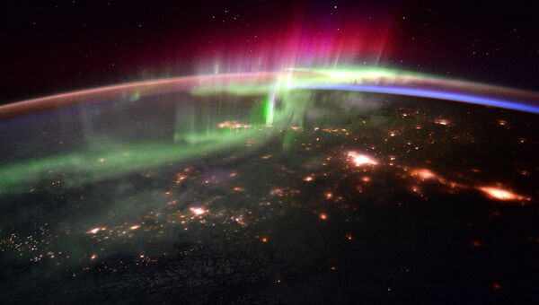 Полярное сияние на Земле снятое с Международной космической станции 20 января 2016 года. Архивное фото