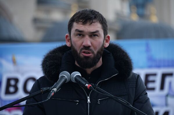Председатель парламента Чеченской республики Магомед Даудов выступает на митинге В единстве наша сила в поддержку главы Чечни Рамзана Кадырова на площади перед мечетью имени Ахмата Кадырова в Грозном