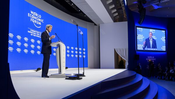 Госсекретарь США Джон Керри выступает на сессии в рамках Всемирного экономического форума в Давосе, 22 января 2016 года