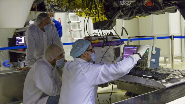 Инженеры ЕКА устанавливают резервную версию FREND на зонд TGO