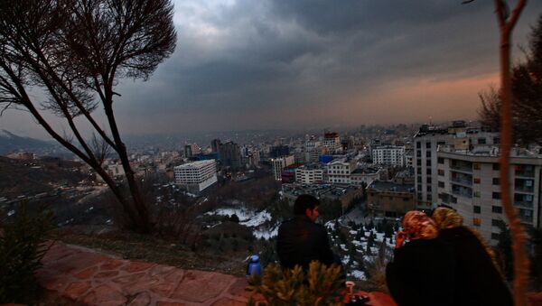 Вид на вечерний Тегеран. Иран. Архивное фото
