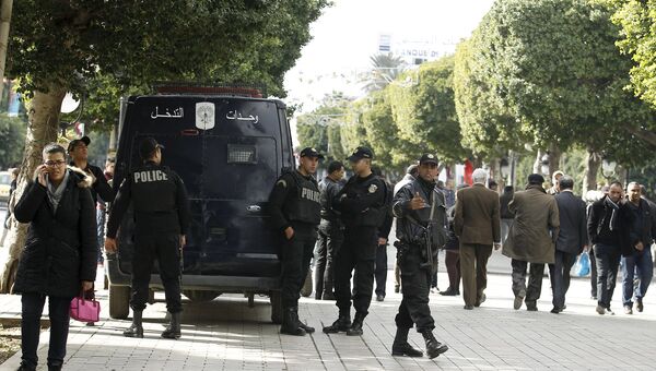Полиция в Тунисе во время акций протеста