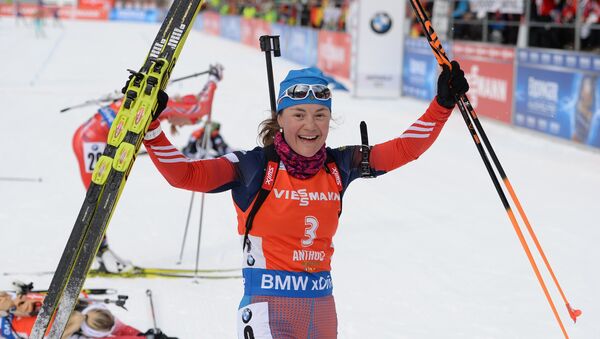 Екатерина Юрлова (Россия) после финиша в гонке преследования среди женщин на шестом этапе Кубка мира по биатлону сезона 2015/16 в итальянской Антхольц-Антерсельве.