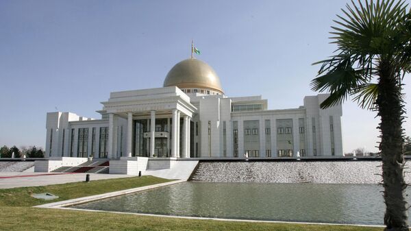 Дворец президента Туркмении в Ашхабаде
