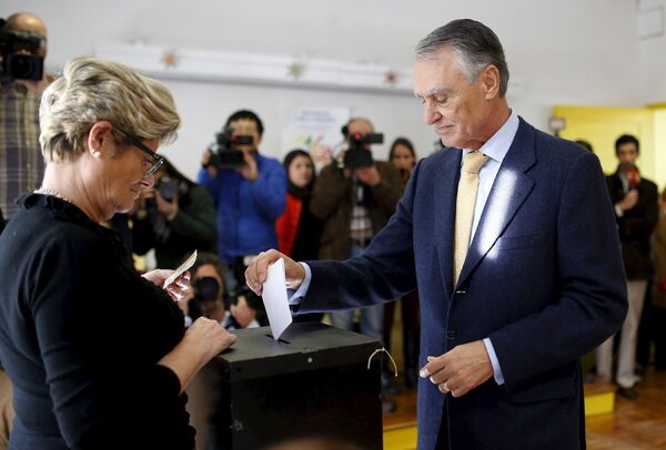 Действующий президент Португальской Республики Анибал Каваку Силва на избирательном участке в Лиссабон. 24 января 2016